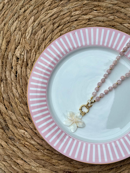 Kralen ketting witte bloem
